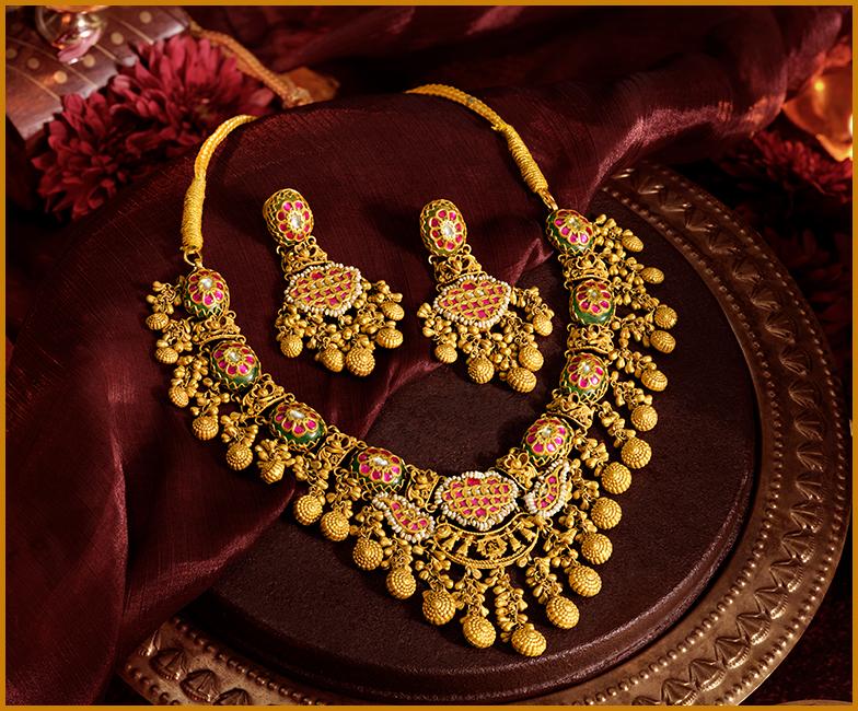 Special occasion gold jewellery set